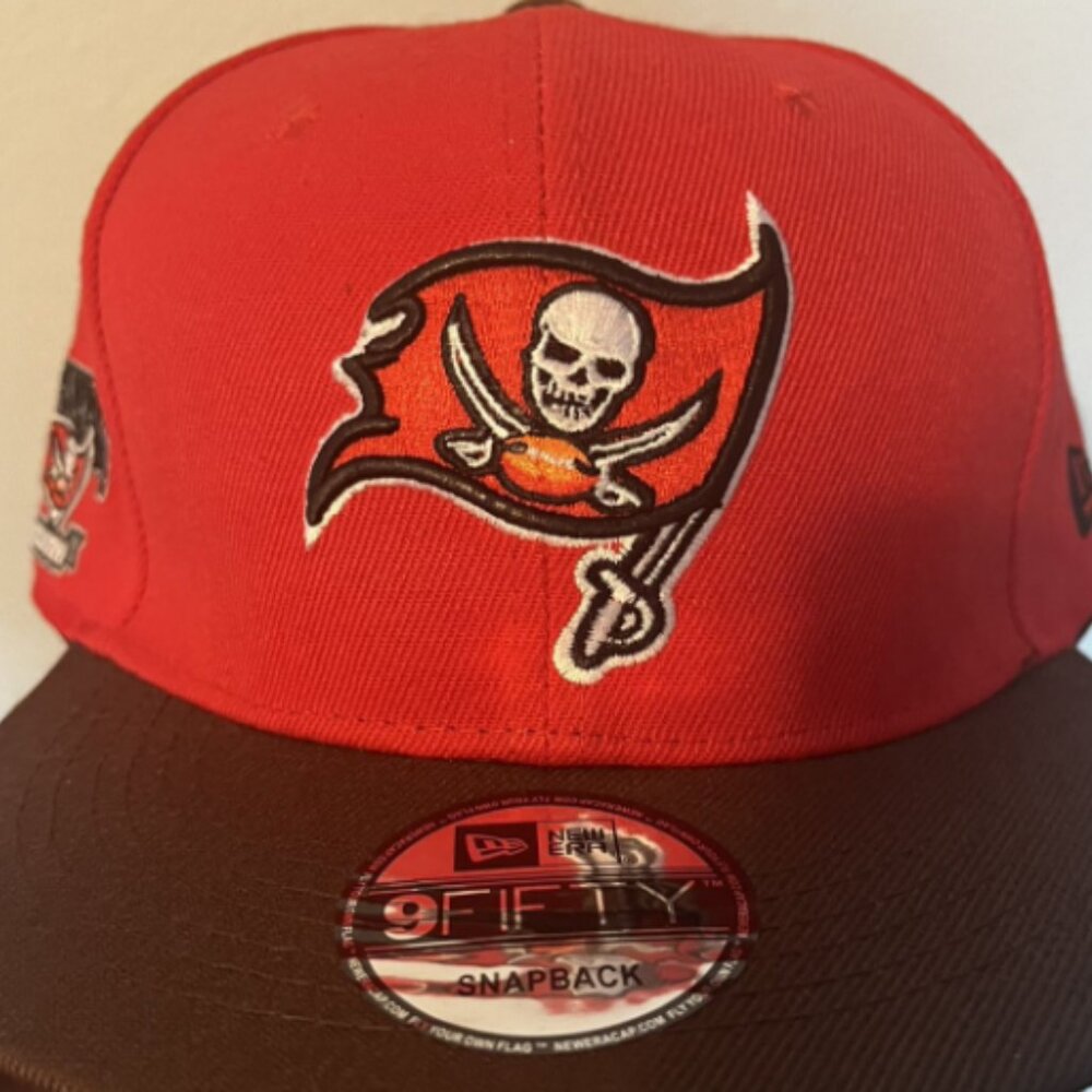 Tampa Bay Buccaneers New Era Basic Snapback Hat - Red + Brown